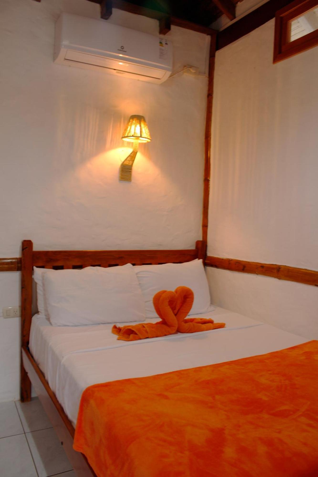 Hotel Hanga Roa 4*